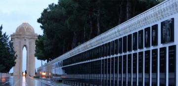 Latvian President visits Martyrs’ Alley in Baku -  VIDEO 