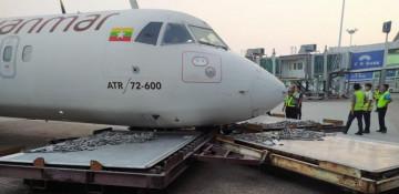Myanmar Airlines plane collides with Airbus after brake failure -  VIDEO 