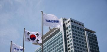 Samsung workers threaten long strike over pay gap with SK Hynix