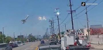 Aircraft hits power lines before crashing in parking lot in California -  VIDEO 