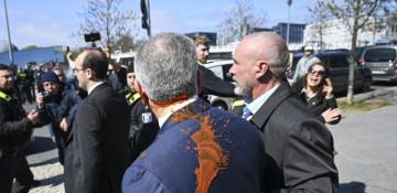 Red paint thrown at Reza Pahlavi in Berlin protest