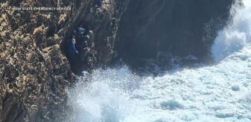 Tourists rescued in daring 3-hour Australian cliff operation