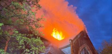 Fire ravages historic church in Queens -   VIDEO 