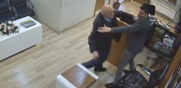 Shocking moment man attacks Turkish mayor with a cleaver -  VIDEO 
