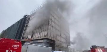 At least one dead as under-construction building catches fire in Moscow -  VIDEO 