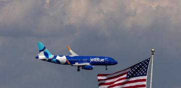 Fuel costs push JetBlue deeper into loss
