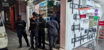 Maldives police search news outlet over report on president’s affair