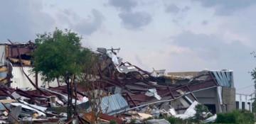 Tornado tears through Mineral Wells, Texas, leaving widespread damage -  VIDEO 