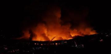 Huge fire erupts at warehouse in Ontario, California –  VIDEO 
