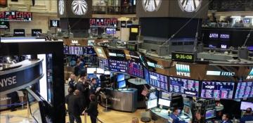 US stocks slip as oil jumps and Big Tech earnings mixed