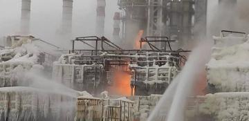 Ukrainian drone strikes force sharp drop in Russian oil production