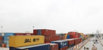 Pakistan opens overland trade routes to Iran to bypass US naval blockade