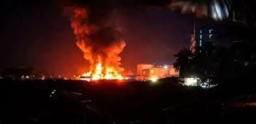 Fire destroys 200 homes, displaces hundreds in Malaysia - PHOTO 