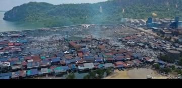 Massive fire destroys 1,000 homes in impoverished Malaysian village