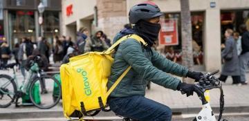 Spain grants legal status to 500,000 migrants