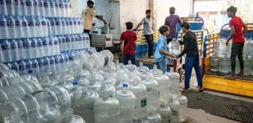 India on edge: Heatwave and Iran war drive water prices up