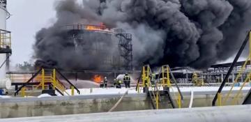 Ukrainian drones strike Russian oil facilities 1,500 km away