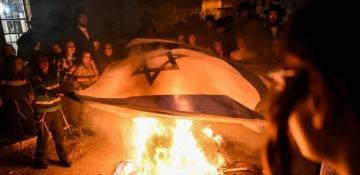 Ultra-Orthodox protesters burn Israeli flags in West Jerusalem -  VIDEO 