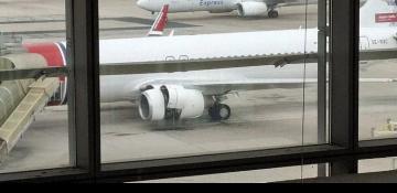 Norwegian Air Sweden flight D8-2883 diverts to Copenhagen due to engine oil leak