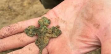 Rare Gotland-style cross found in medieval Karelian warrior grave in Russia