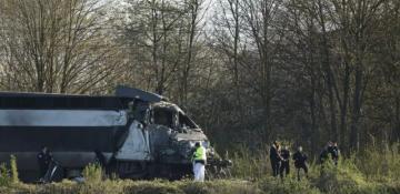 France: High-speed train collides with truck, driver dies -   VIDEO 