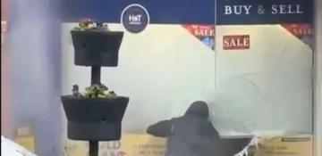 Daylight robbery: gang smashes into Birmingham store -  VIDEO 