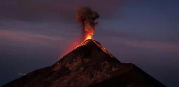Hikers caught in  Guatemala volcano  eruption -    VIDEO  