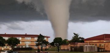 Tornadoes rip through Oklahoma, people trapped -  VIDEO 