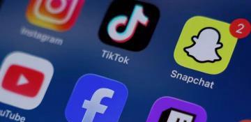 Starmer calls for end to endless social media scrolling