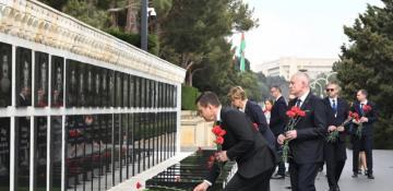Latvian President visits Martyrs’ Alley in Baku -  VIDEO 