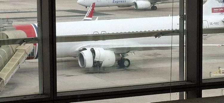 Norwegian Air Sweden flight D8-2883 diverts to Copenhagen due to engine oil leak