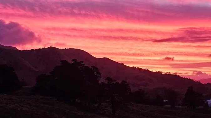 Why the sky turns pink before a cyclone: A meteorologist’s stunning explanation