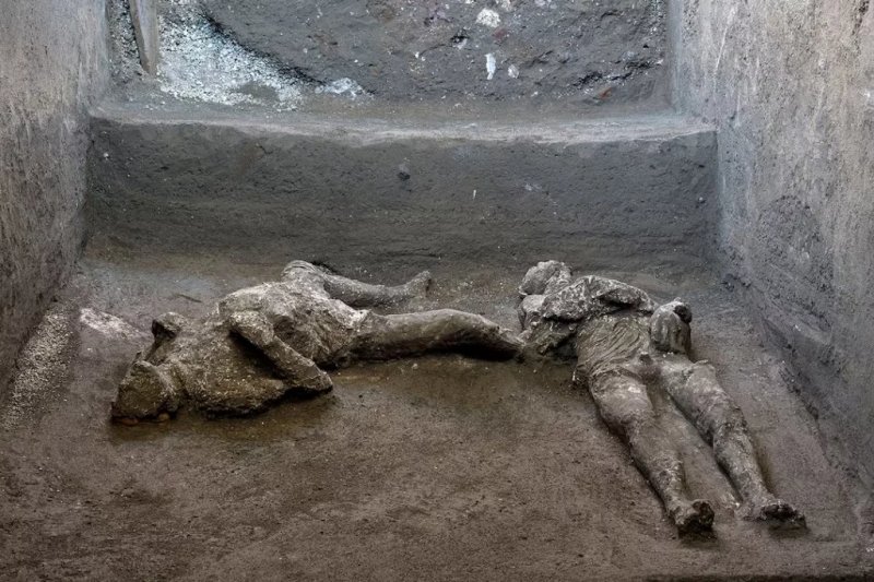 Pompeii archaeologists use AI to reconstruct victim's appearance -  VIDEO 