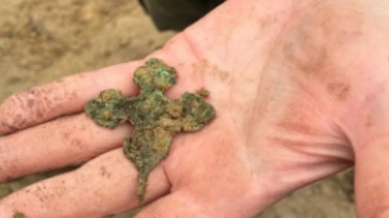 Rare Gotland-style cross found in medieval Karelian warrior grave in Russia