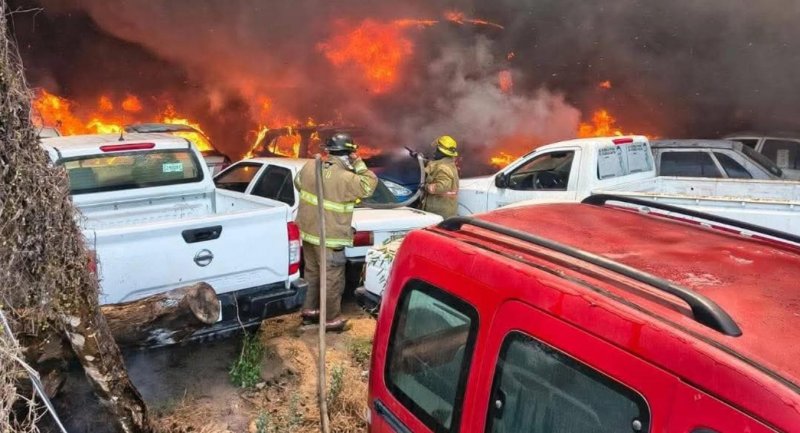 Massive fire destroys 700 vehicles in Mexico's Acapulco -  PHOTO 