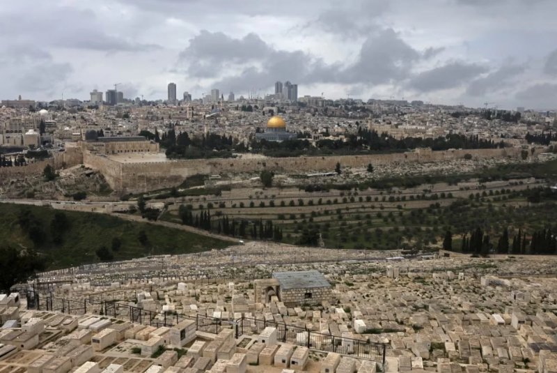 Holy sites in Jerusalem to reopen tomorrow