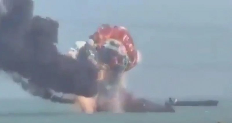 Iran navy reportedly attacks US vessel near Bandar Abbas - VIDEO