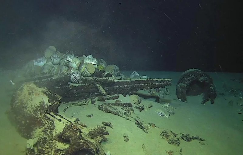 Robot uncovers 500-year-old cannons and ceramics in French shipwreck