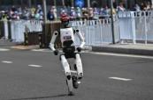 Humanoid robots take to the track at the Beijing Half Marathon -  VIDEO 
