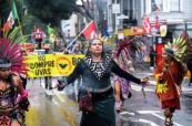 USA: Aztec dancers brave rain at San Francisco’s Cesar Chavez festival - VIDEO 