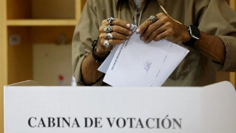 Peru’s general elections run into day two amid logistical problems