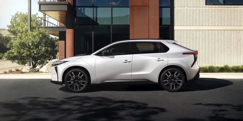 Toyota’s updated electric SUV is a surprise hit 