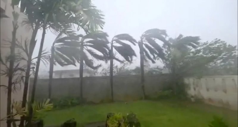Tropical Cyclone Sinlaku causes widespread damage in Pacific