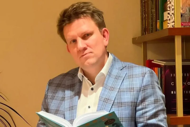 Eksmo CEO and management detained over LGBT literature distribution