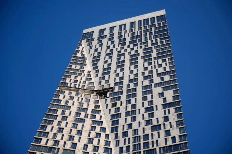 Drone strike hits Moscow high-rise ahead of Victory Day parade - VIDEO 