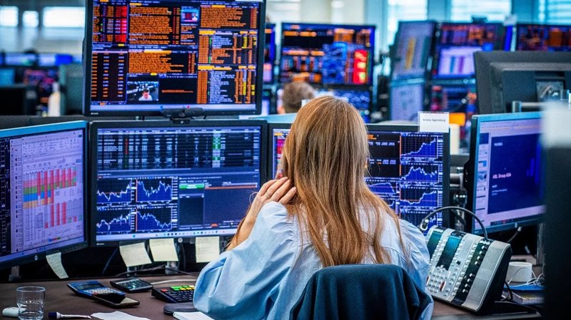 Oil prices surge after Trump warns Iran as global markets fall