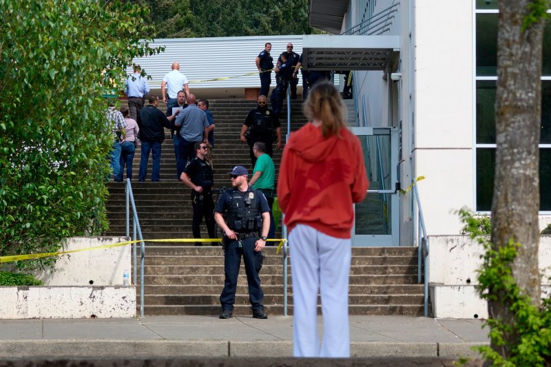 6 injured after Washington school stabbing: What we know -  VIDEO 