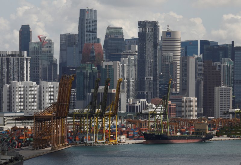 Singapore PM warns economy to slow amid Hormuz crisis