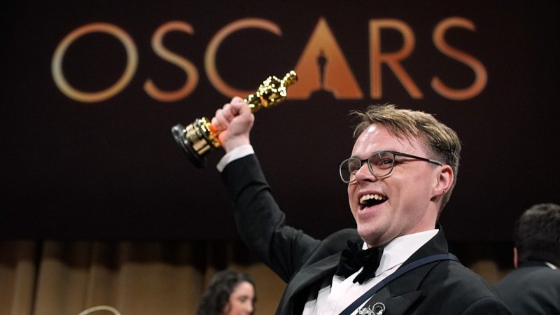 Lufthansa searches for missing Oscar after US airport incident