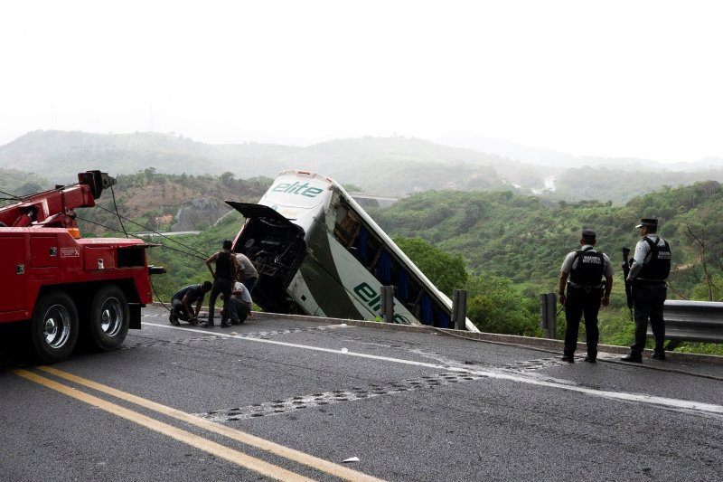 11 dead after bus veers off highway in western Mexico